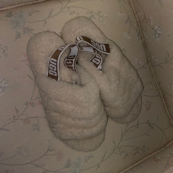 UGG slides - Picture 1 of 3